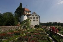 Schloss Heidegg: Rosen bewundern und eine Kissenschlacht erleben